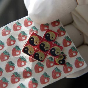 10x lsd tabs 180c2b5g kaufen 300x300 1.jpg